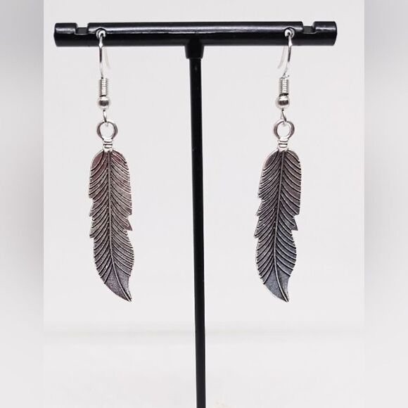 Feather earrings women's dangle silver New e55 - Picture 1 of 1
